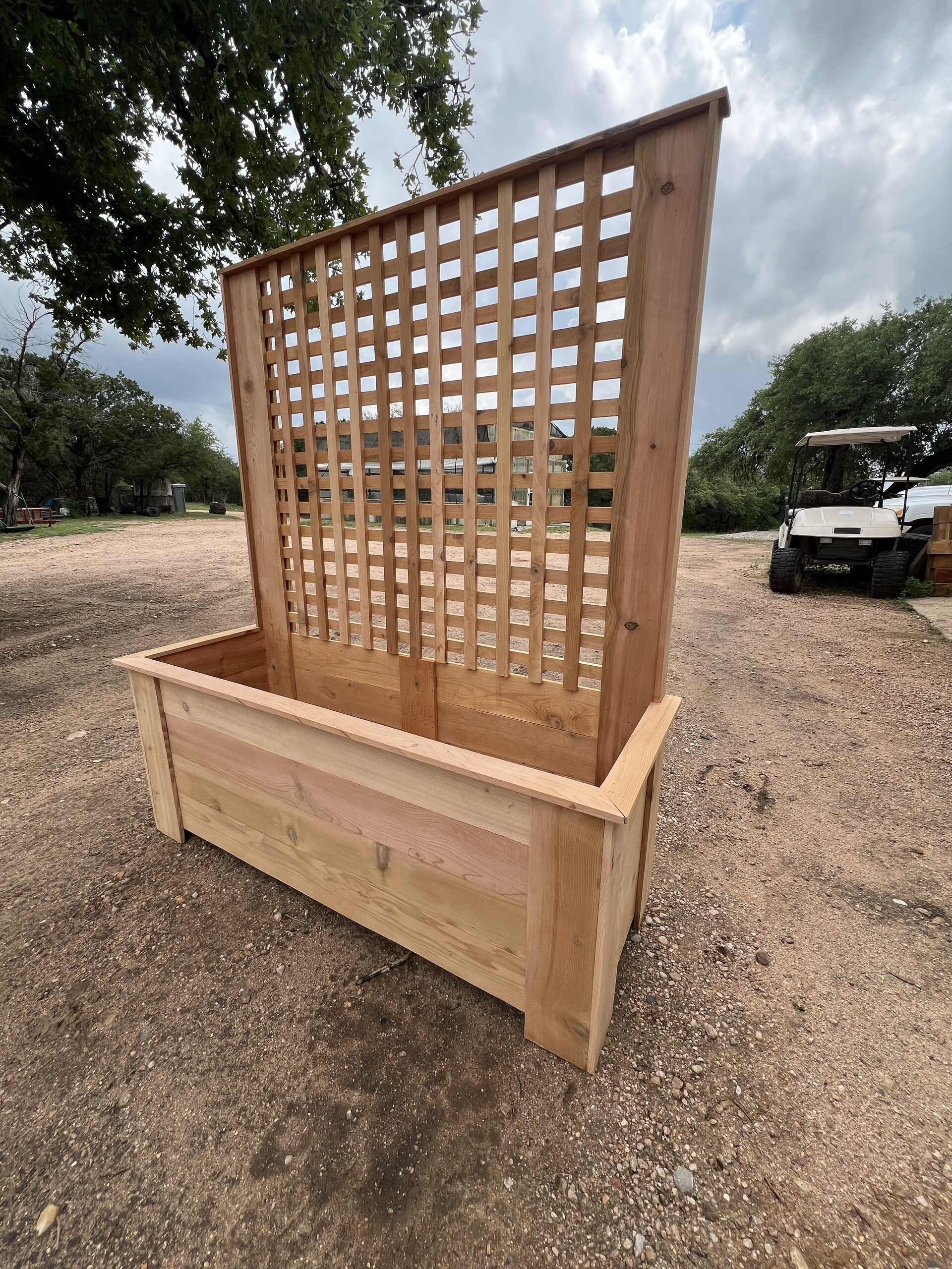 privacy_wall_planter_2 - replace with descriptive alt text