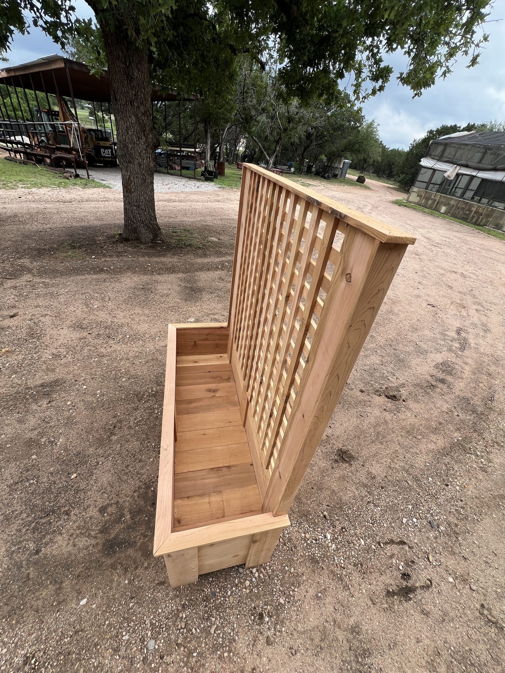 privacy_wall_planter_5 - replace with descriptive alt text